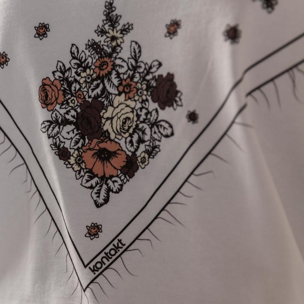 T-shirt oversized femme manches courtes avec fentes فولارة تونسية