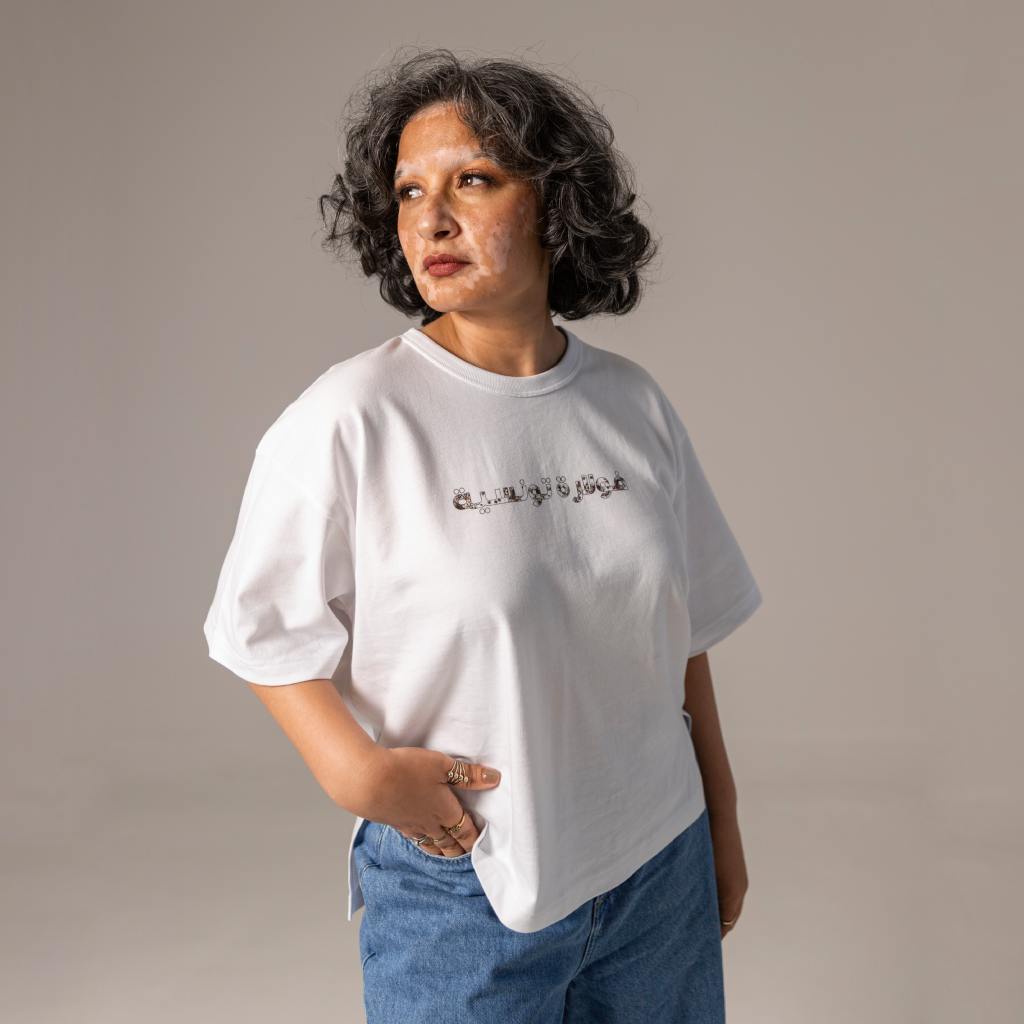 T-shirt oversized femme manches courtes avec fentes فولارة تونسية