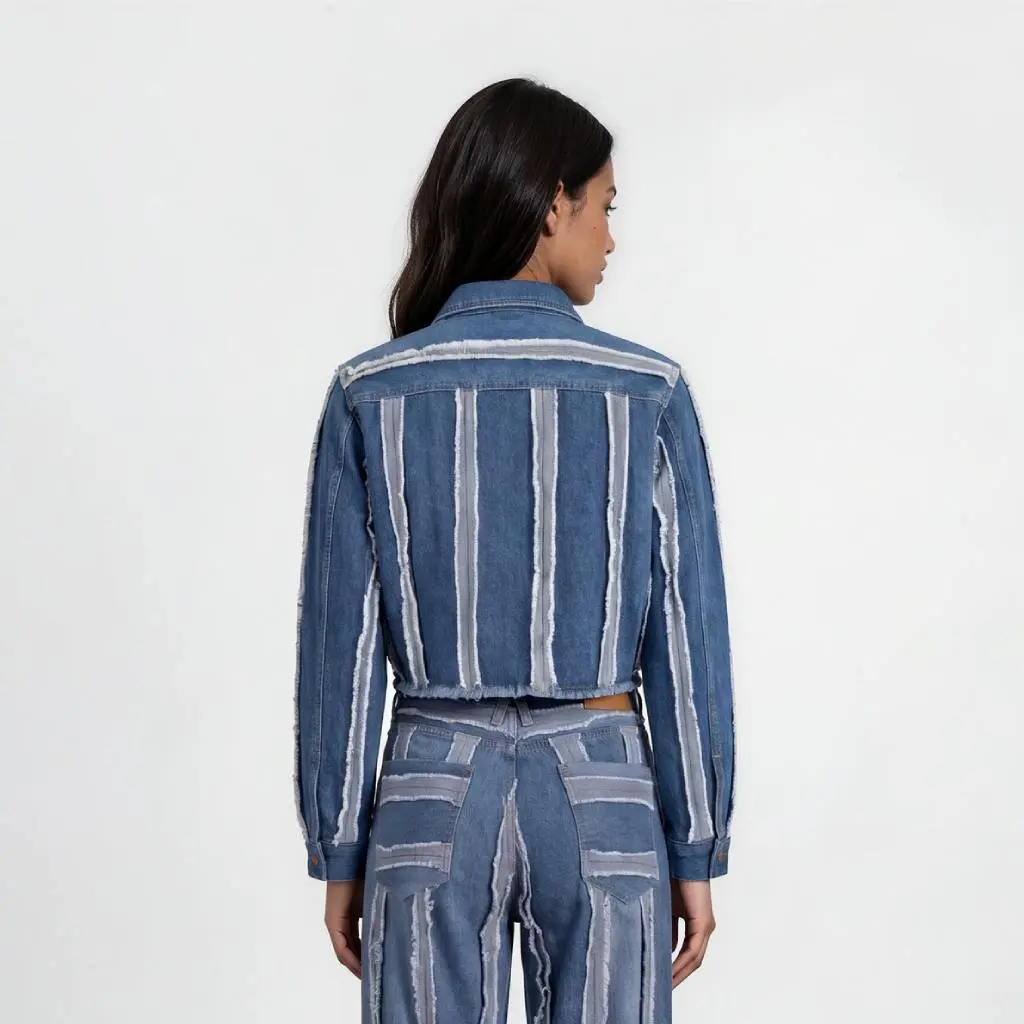 Veste bi-couleurs oversized unisexe en jeans UPCYCLING METHODS - TUNIS FASHION WEEK 2024.webp