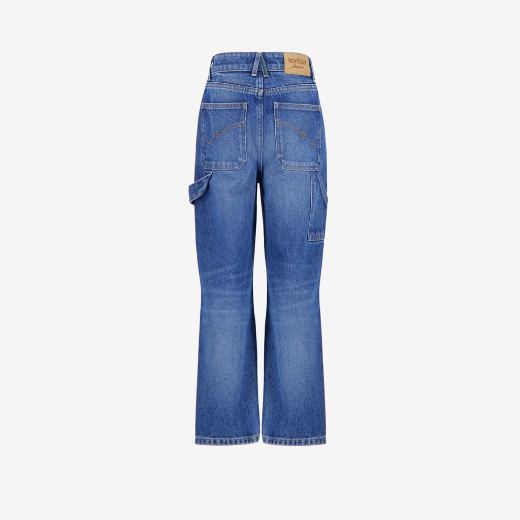 Carpenter fille en jeans