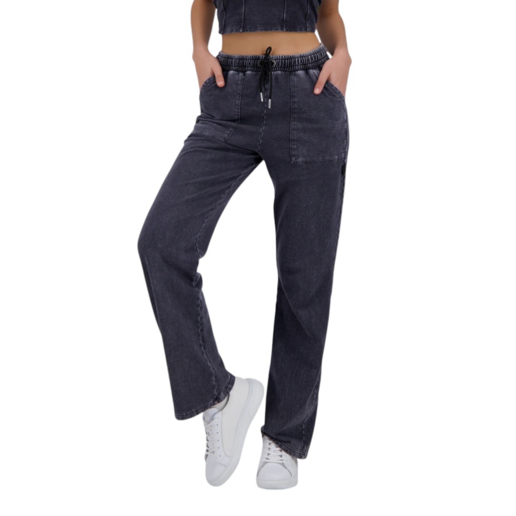 Jogger délavé jambe droite femme avec poches plaquées