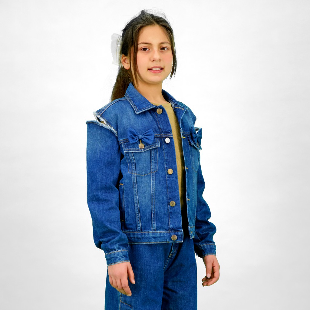 Regular jacket avec épaules denudées en jeans avec détails papillons sur poches