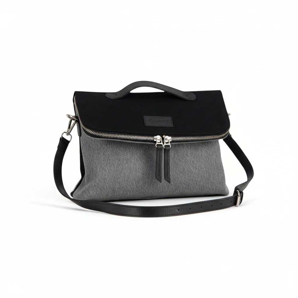 Pochette avec bandouliere en jeans et cuir