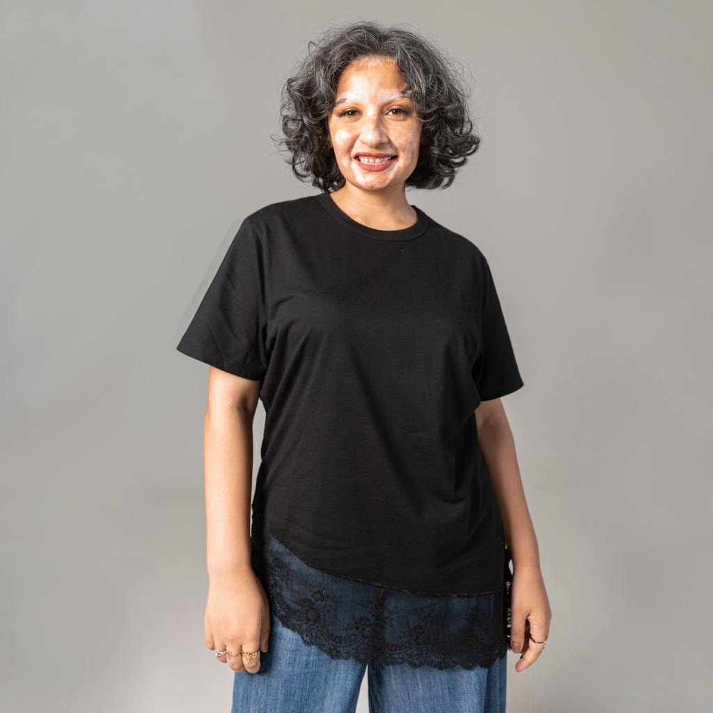 T-shirt asymétrique femmme avec dentelle manches courtes